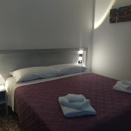 Hotel Madonna Del Pino Cervia Buitenkant foto