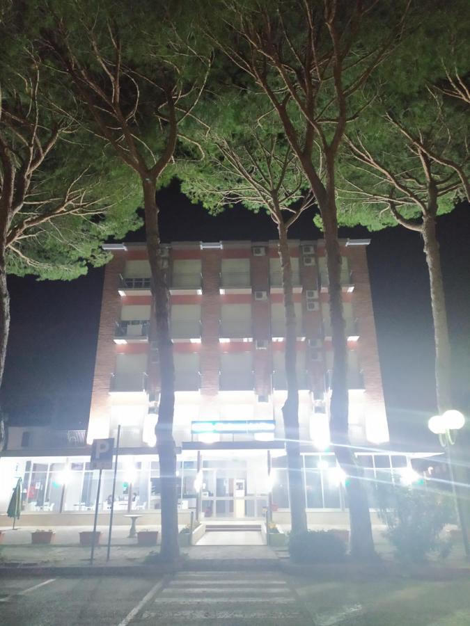 Hotel Madonna Del Pino Cervia Buitenkant foto