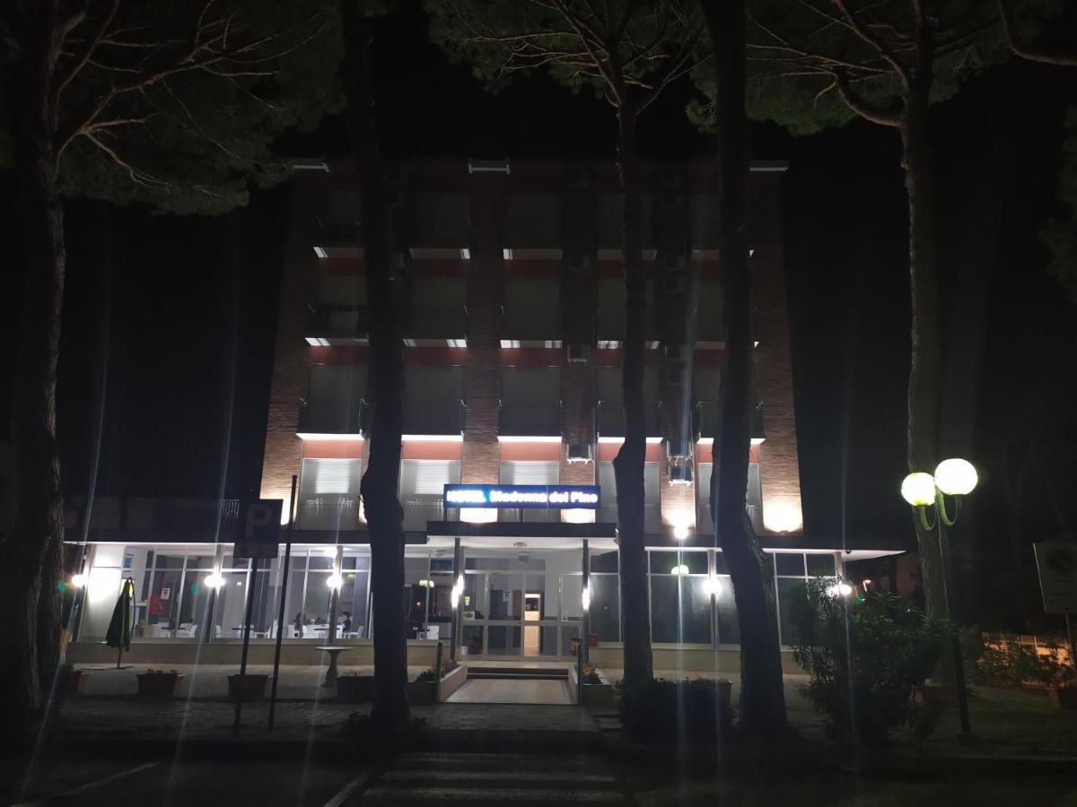 Hotel Madonna Del Pino Cervia Buitenkant foto